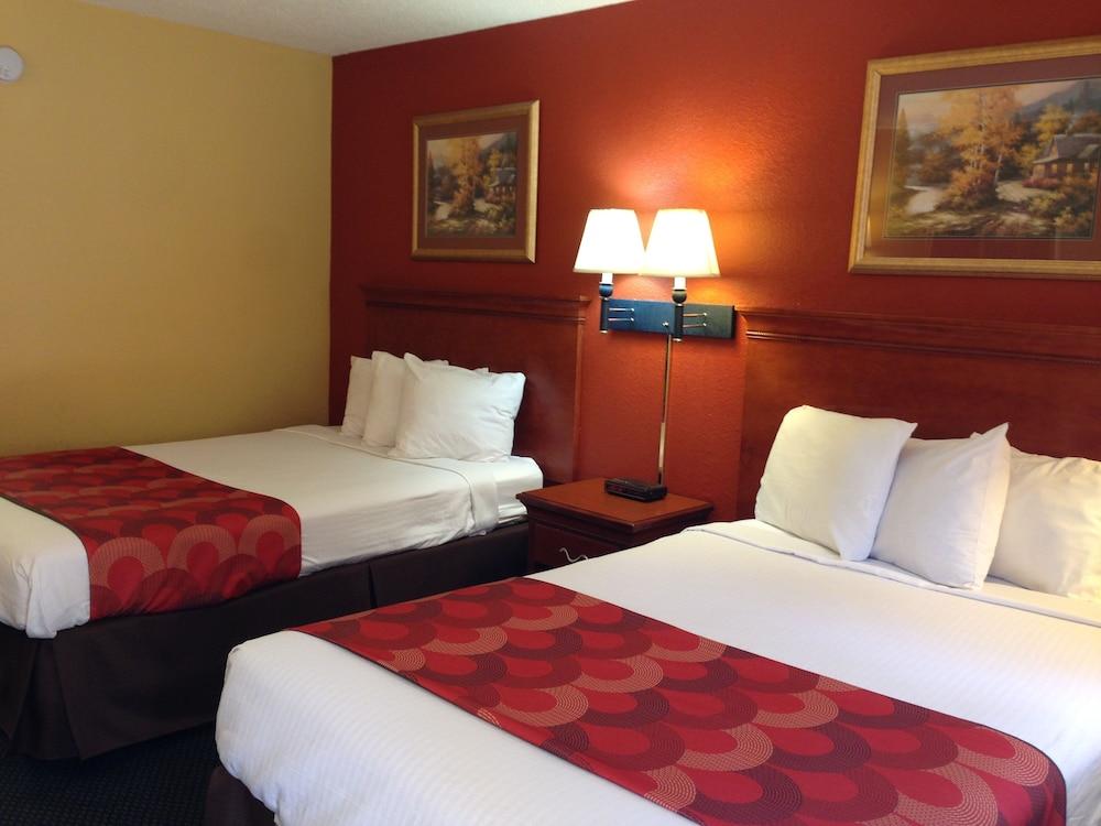 Super 8 By Wyndham Downtown At Convention Center 3* Gatlinburg