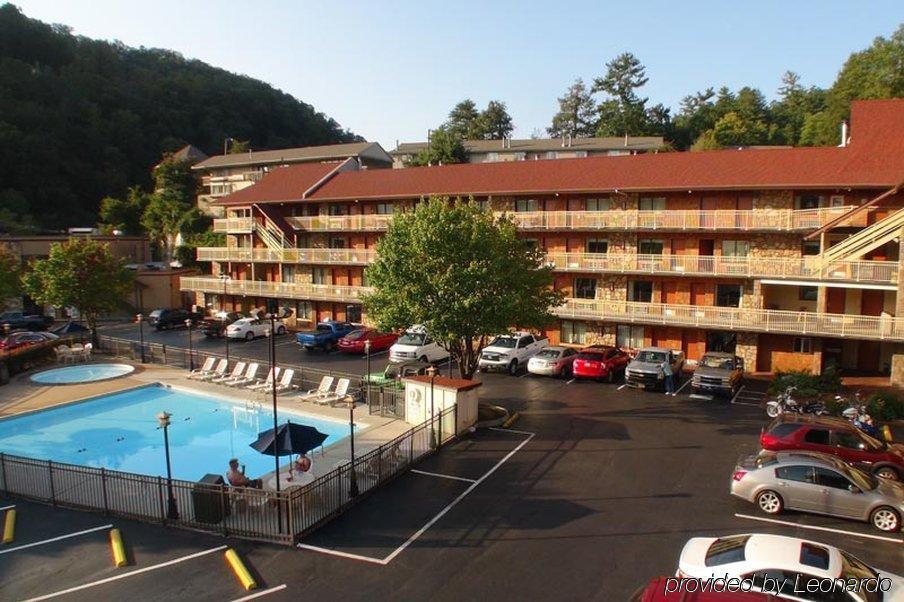 Crossroads & Gatlinburg