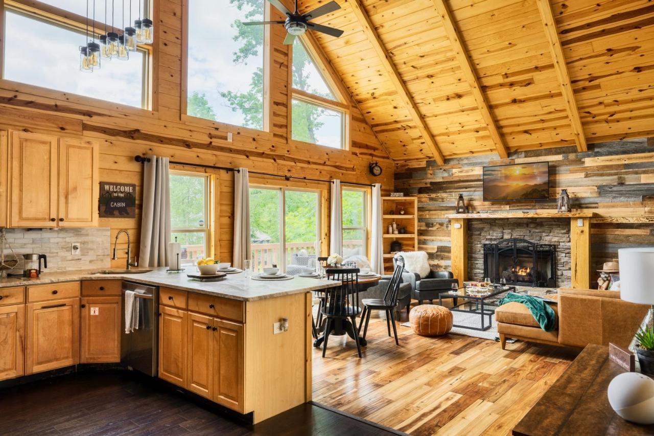 Mountainside - New Luxury Cabin-fire Table-hot Tub-3 Pools-ps5-bears Gatlinburg