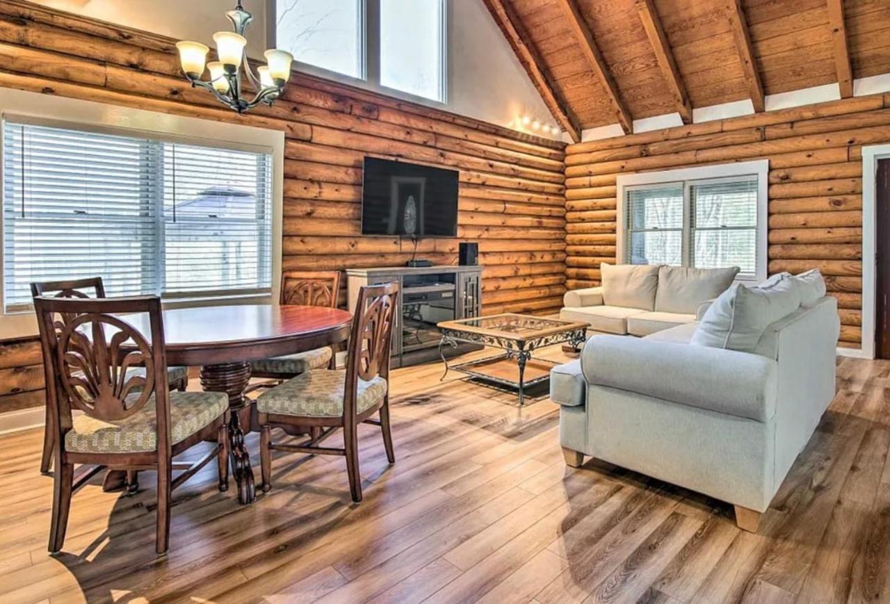 Chalet Smokey Mountain Hideaway *