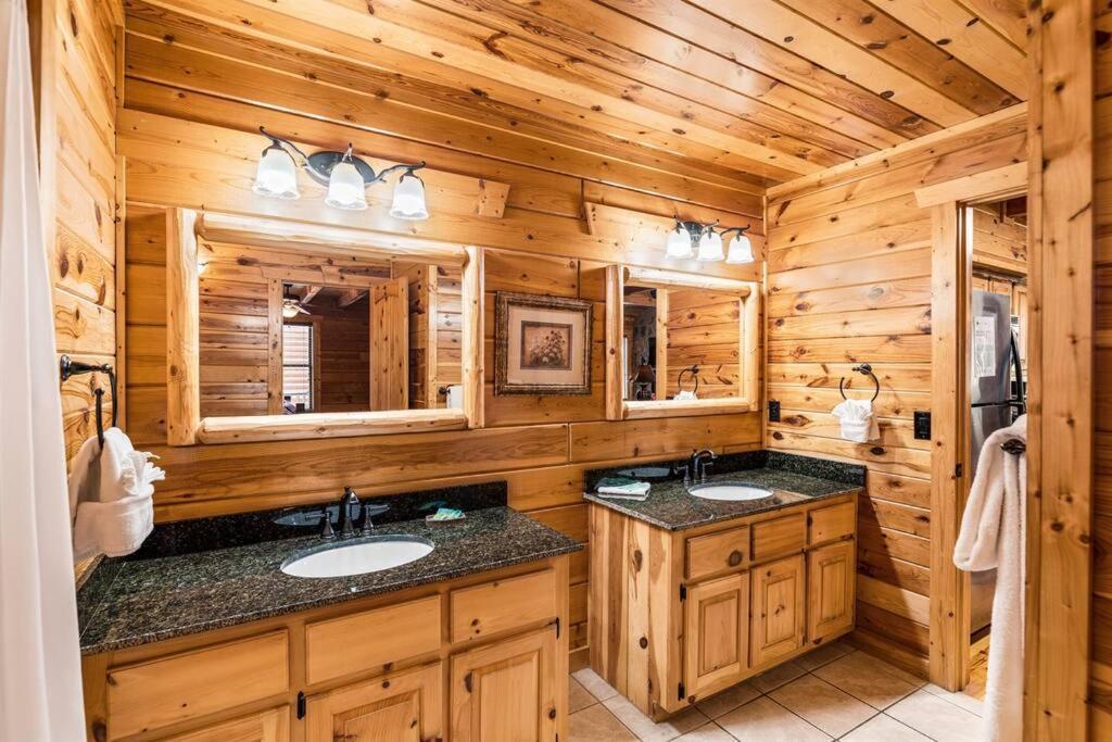 Chalet Bear Tracks Gatlinburg