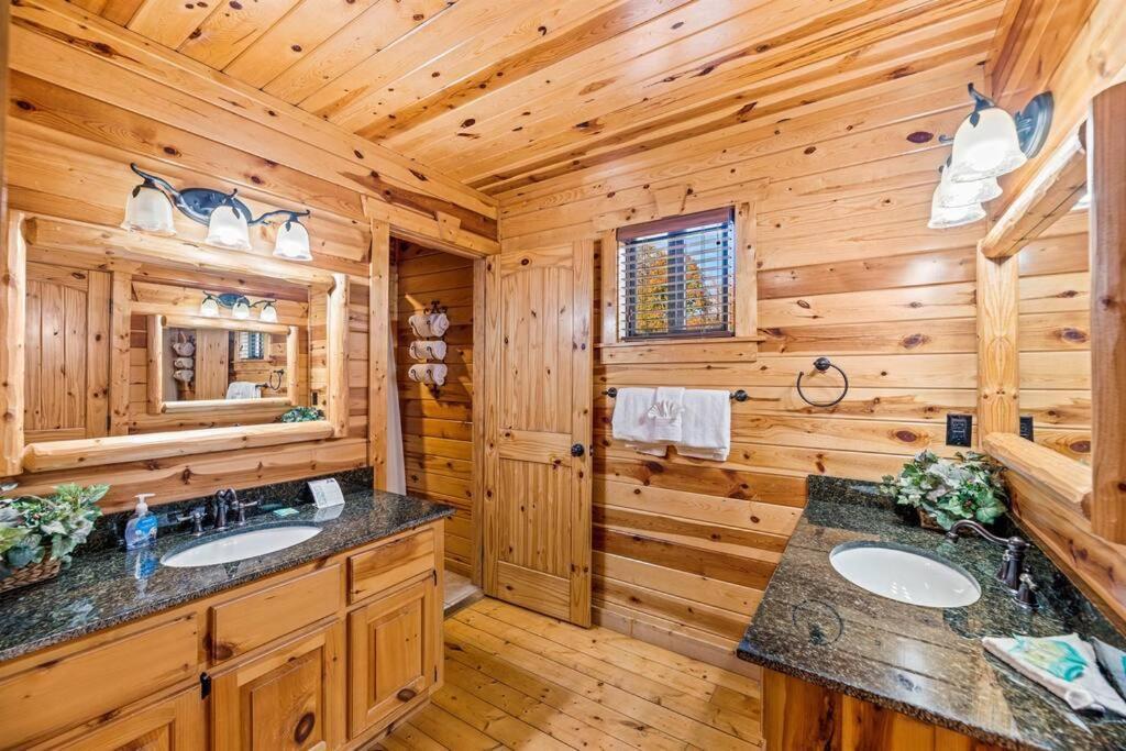 Bear Tracks Chalet