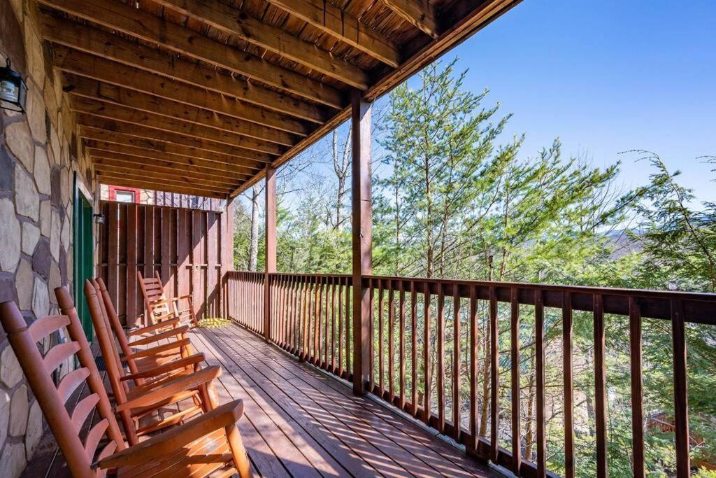 Holiday home Spacious Smokies - Hot Tub With Mountain Views