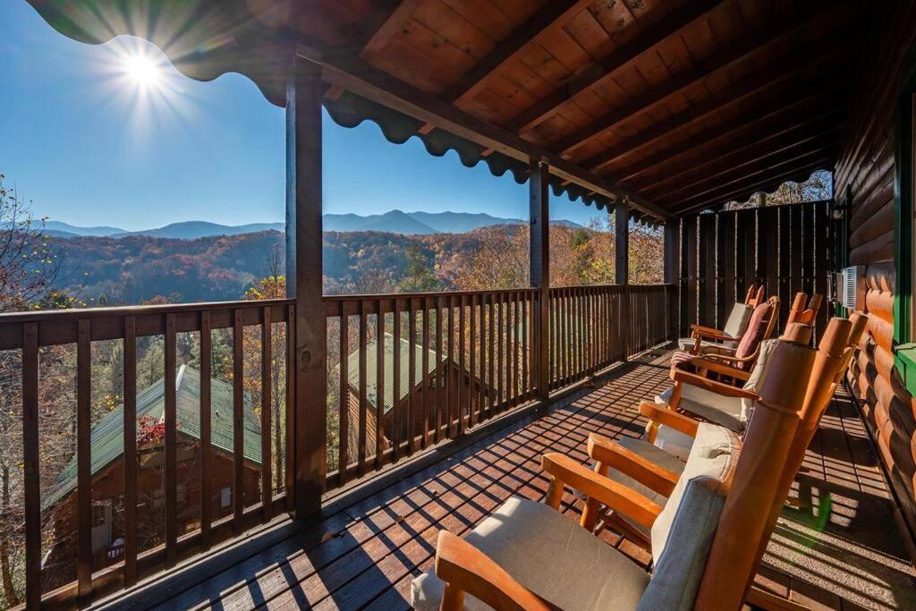 Spacious Smokies - Hot Tub With Mountain Views Holiday home Gatlinburg