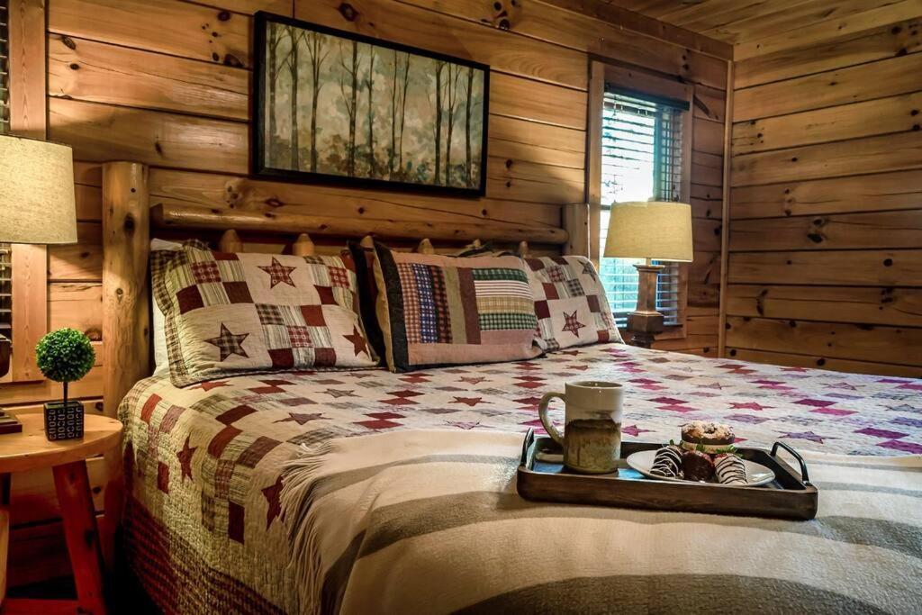 Spacious Smokies - Hot Tub With Mountain Views Holiday home
