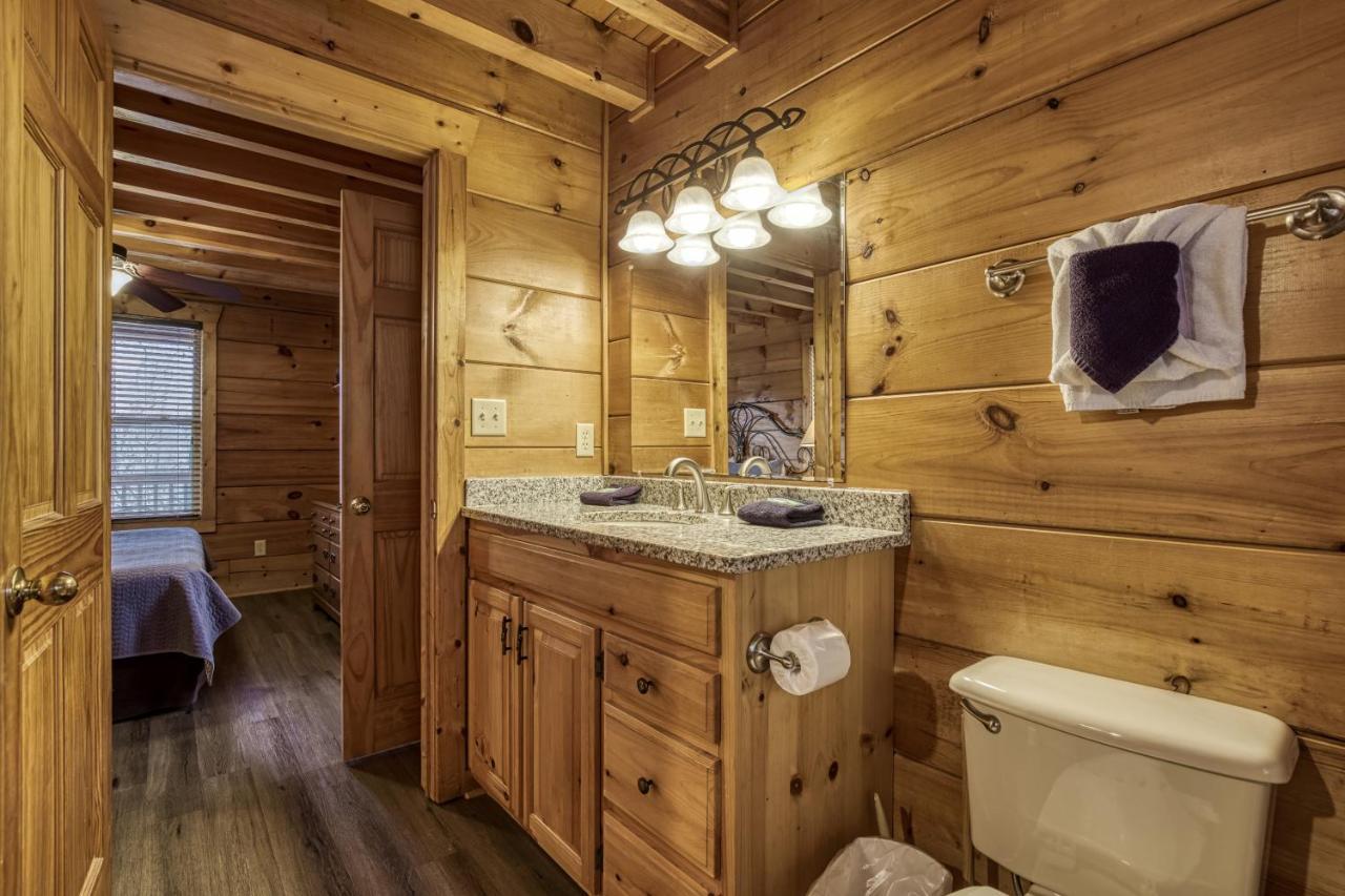 Up & Away, Hot Tub, Game Room, Wifi, 1089 Free Tickets Each Paid Day, Dollywood And Gatlinburg