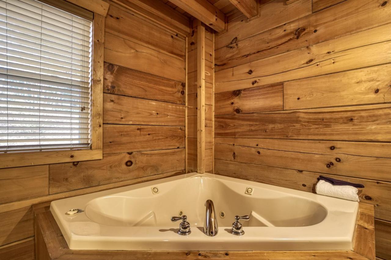 Holiday home Up & Away, Hot Tub, Game Room, Wifi, 1089 Free Tickets Each Paid Day, Dollywood And *