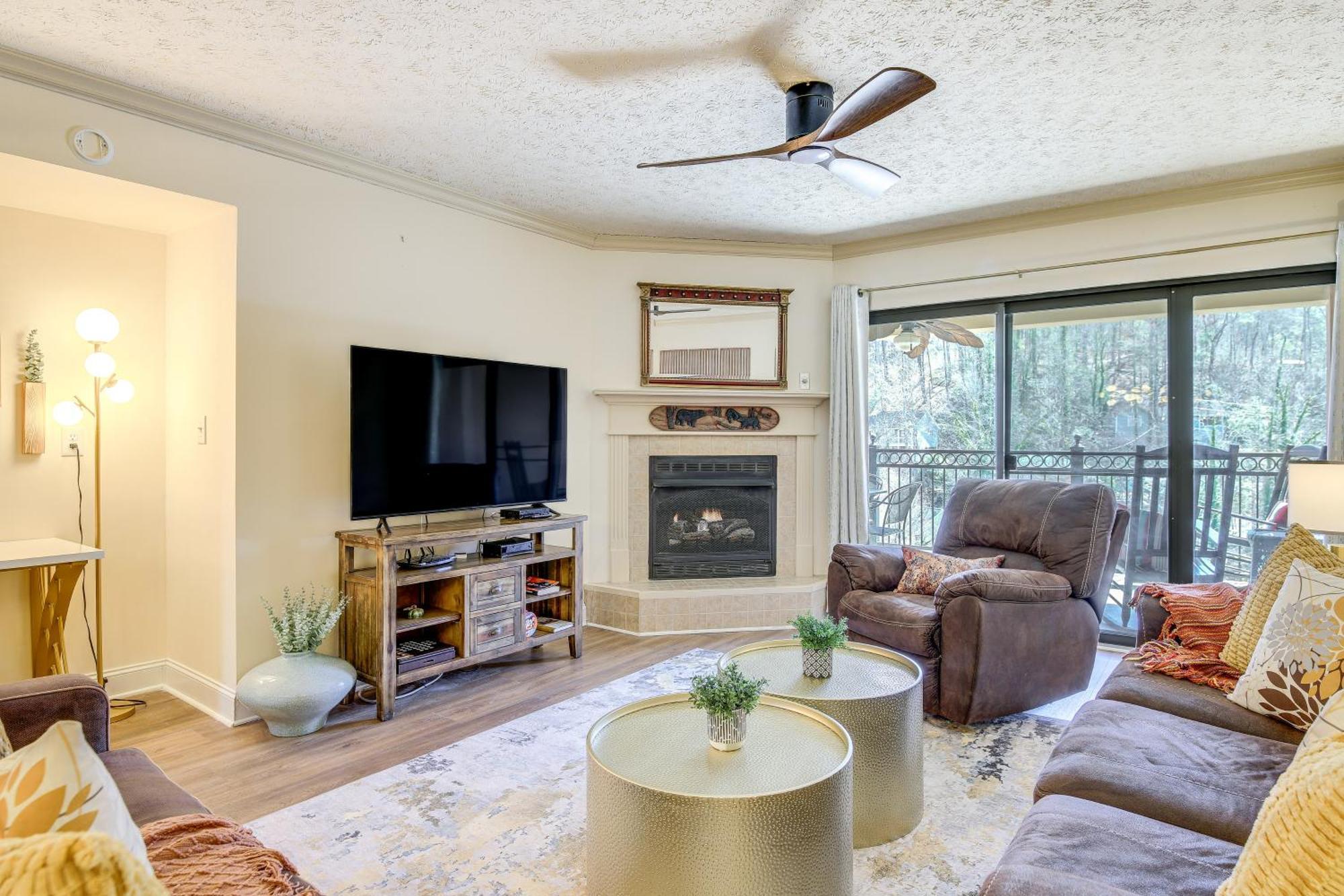 Newly-renovated With Mtn Views - Walk To Dtwn! Gatlinburg