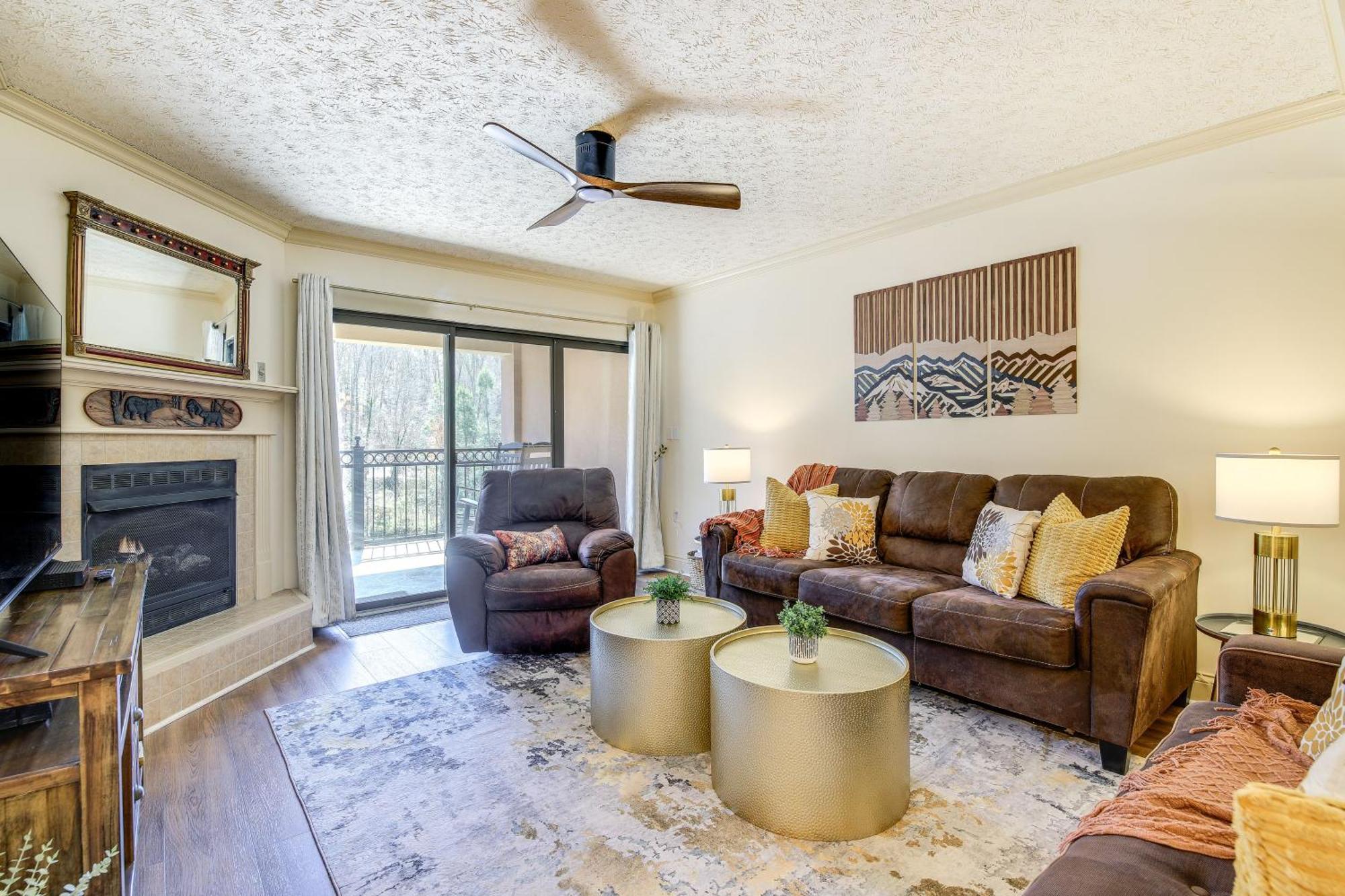 Apartment Newly-renovated With Mtn Views - Walk To Dtwn!