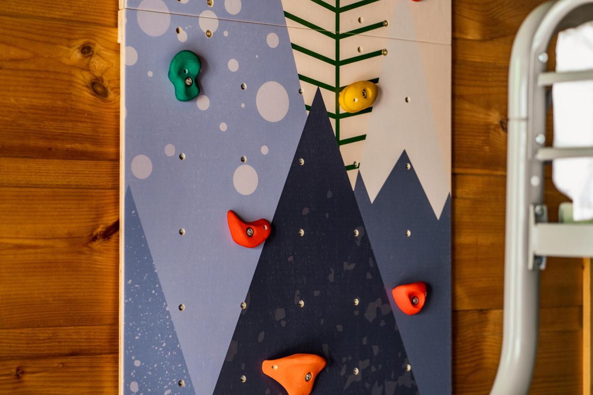 Holiday home The Copper Bird Mid Century Hot Tub Arcade Gameroom Rock Climbing Gatlinburg