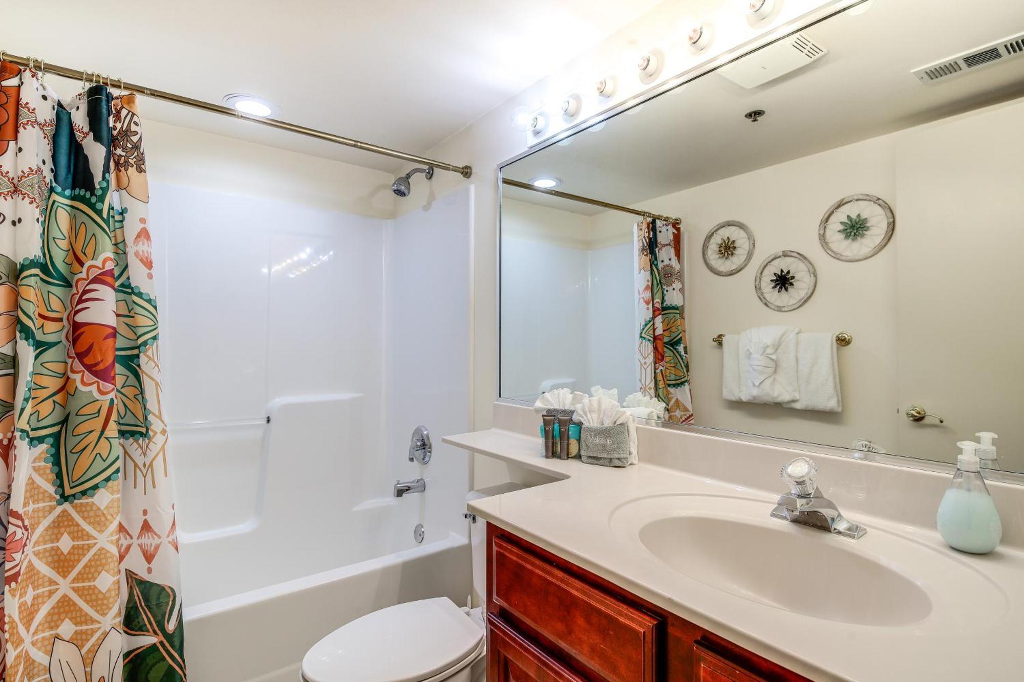 Newly-renovated With Mtn Views - Walk To Dtwn! Apartment