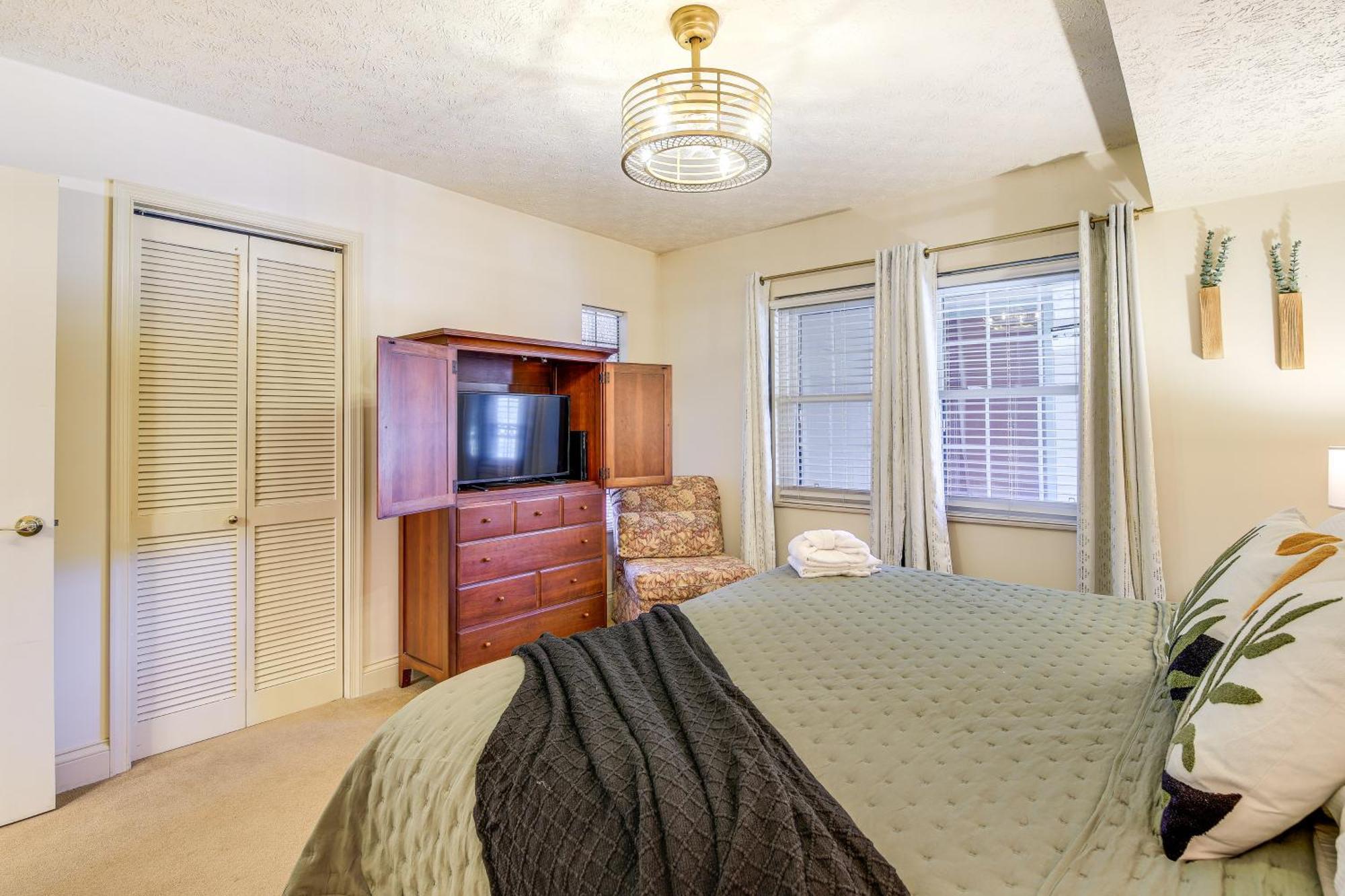 Apartment Newly-renovated With Mtn Views - Walk To Dtwn!