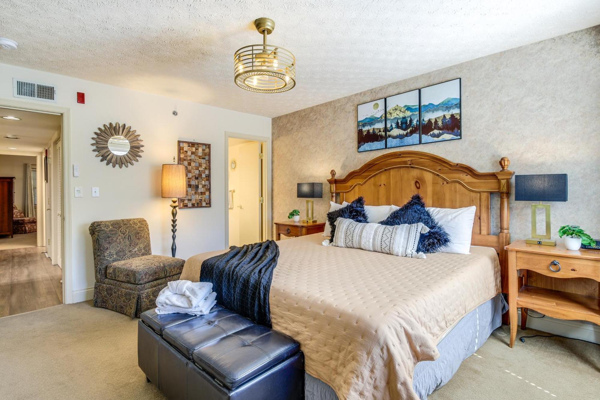 Apartment Newly-renovated With Mtn Views - Walk To Dtwn! *