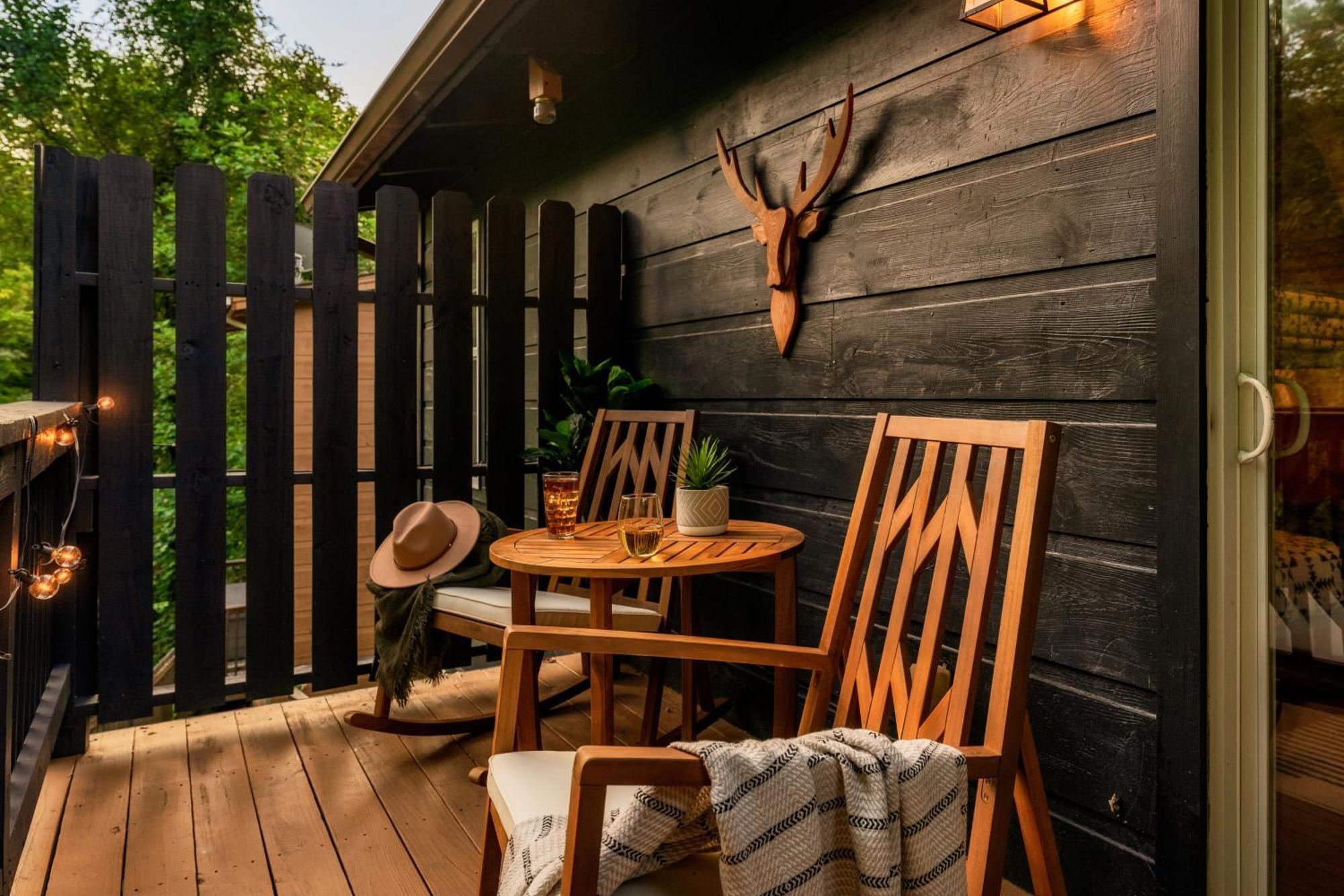 The Copper Bird Mid Century Hot Tub Arcade Gameroom Rock Climbing Holiday home Gatlinburg