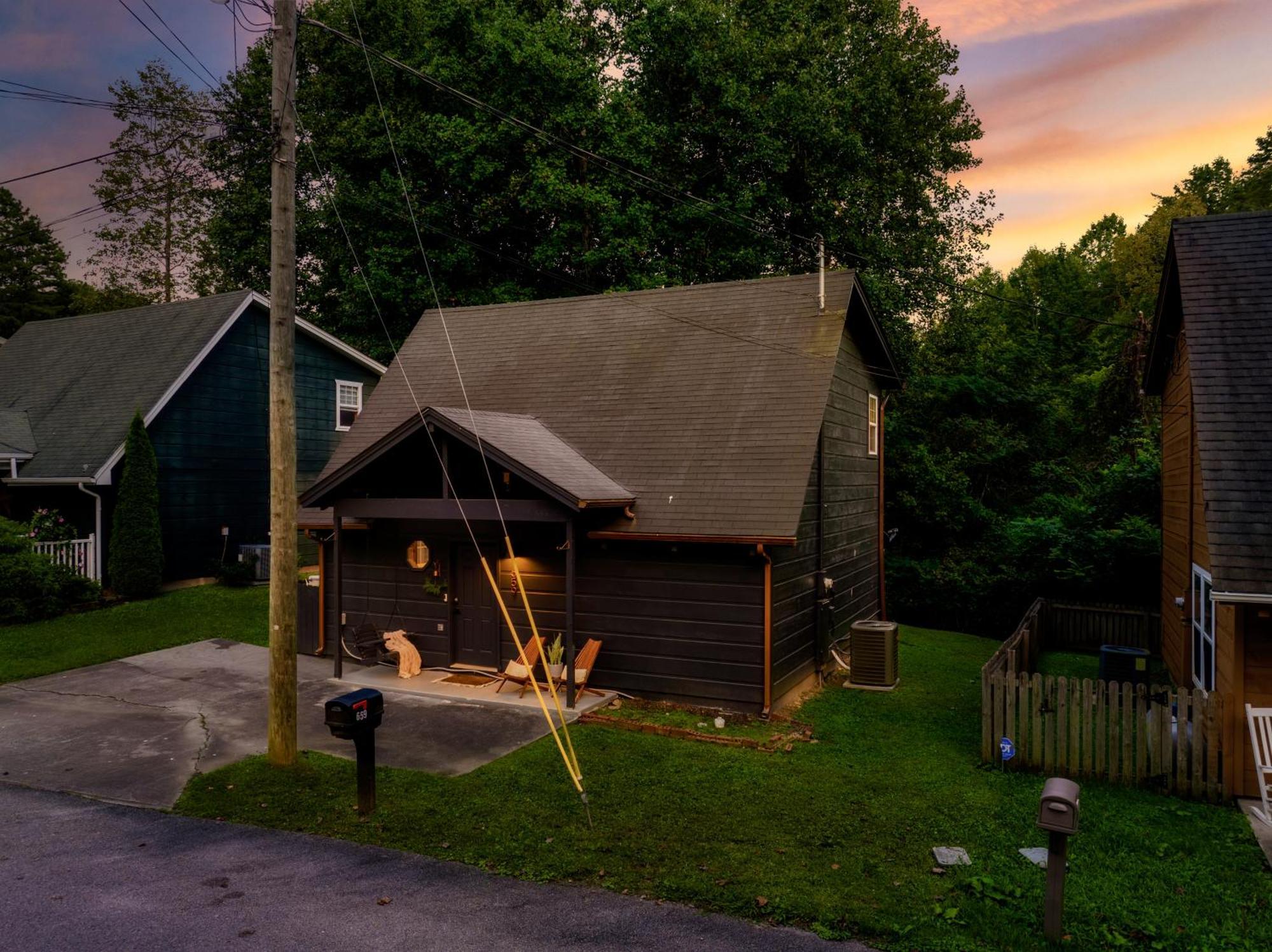 Holiday home The Copper Bird Mid Century Hot Tub Arcade Gameroom Rock Climbing