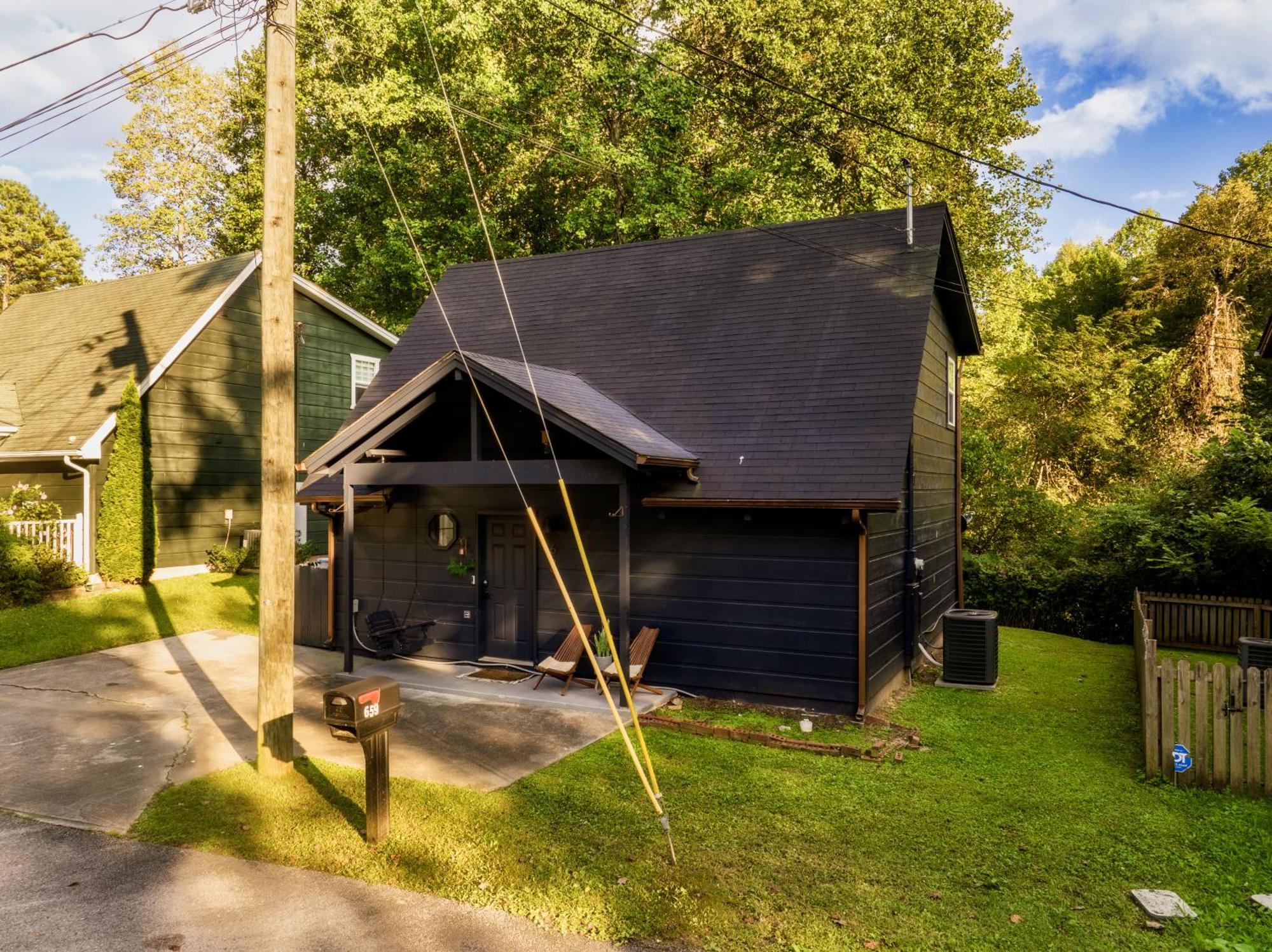Holiday home The Copper Bird Mid Century Hot Tub Arcade Gameroom Rock Climbing *