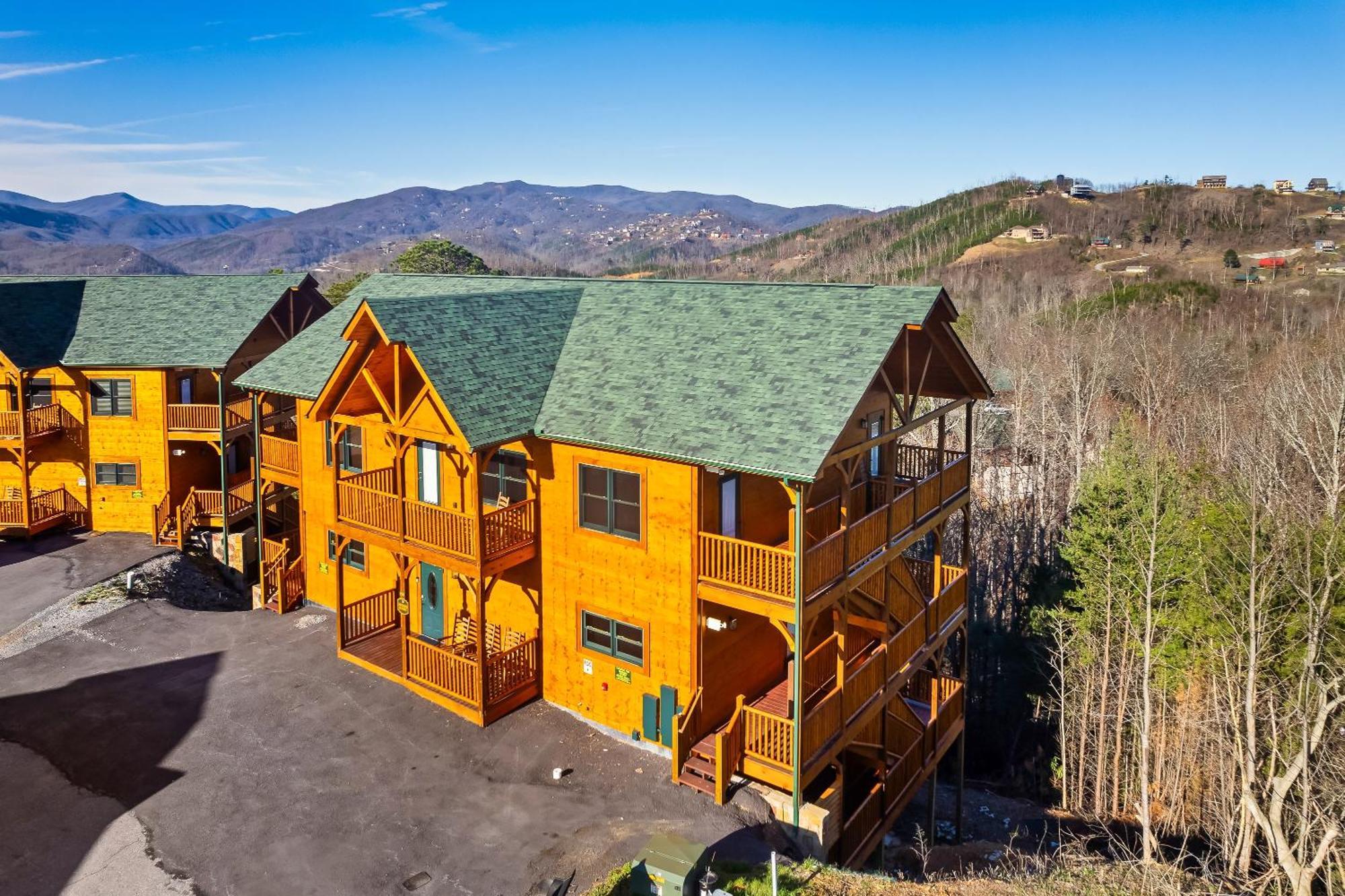 Full Equipped Cabin With A Pool And Game Room Smokies Views Chalet