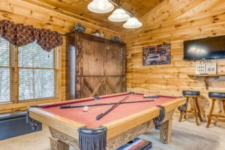 The Great Escape - Min From Parkway With Hot Tub Holiday home Gatlinburg