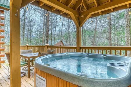 The Great Escape - Min From Parkway With Hot Tub *