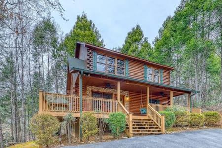 The Great Escape - Min From Parkway With Hot Tub Holiday home Gatlinburg