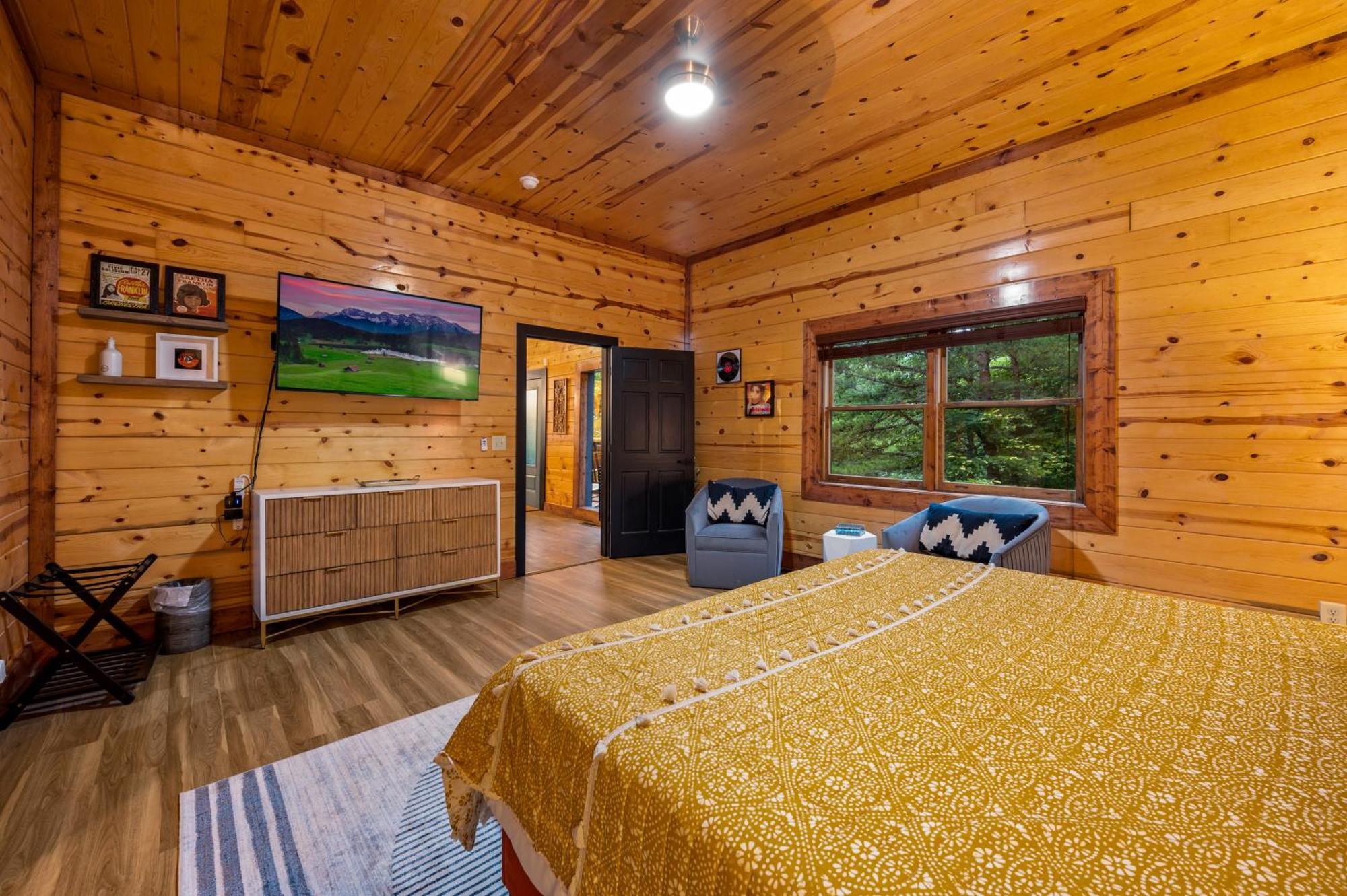 Treasure Of Tennessee * Gatlinburg