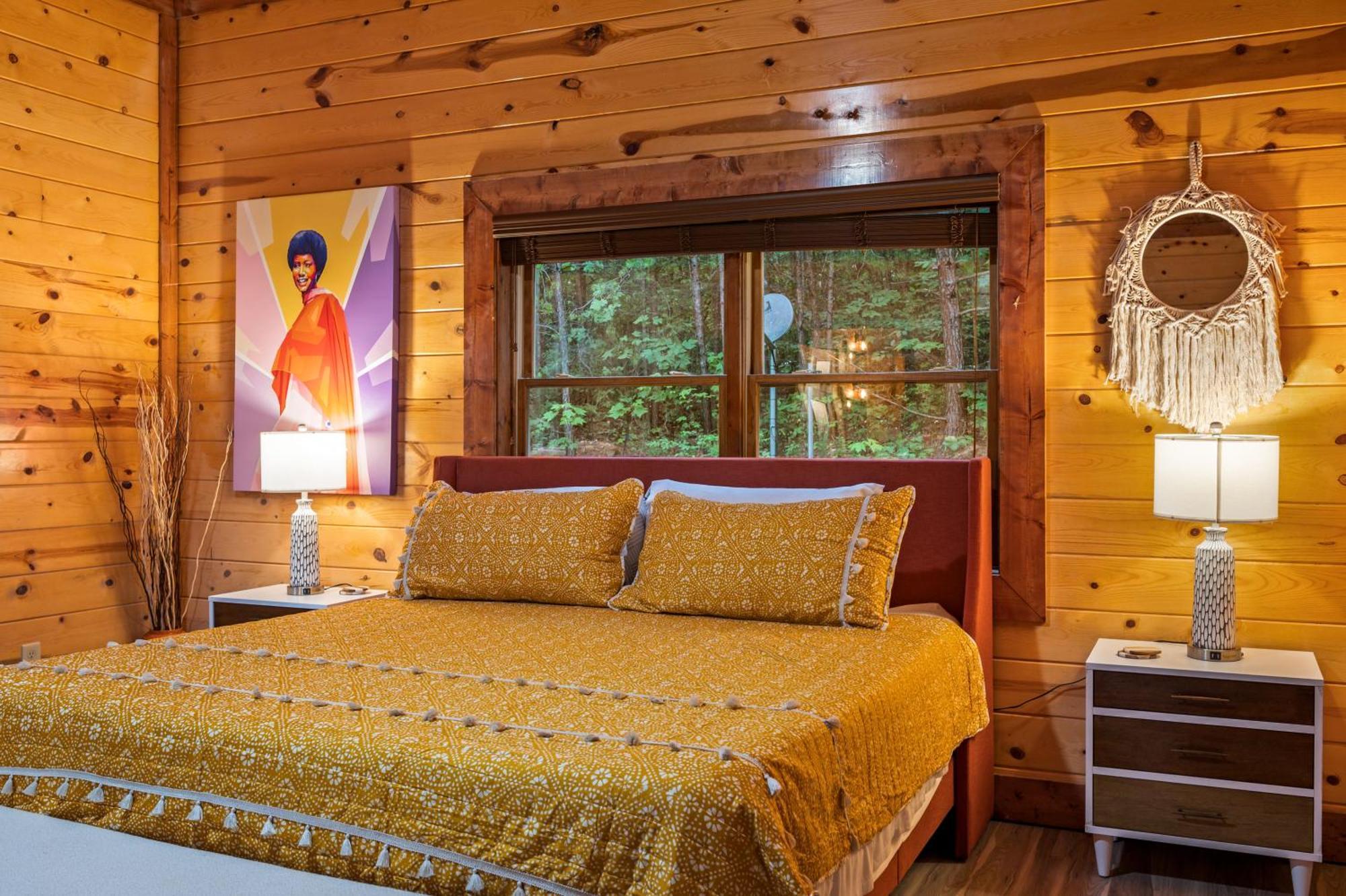 Treasure Of Tennessee * Gatlinburg