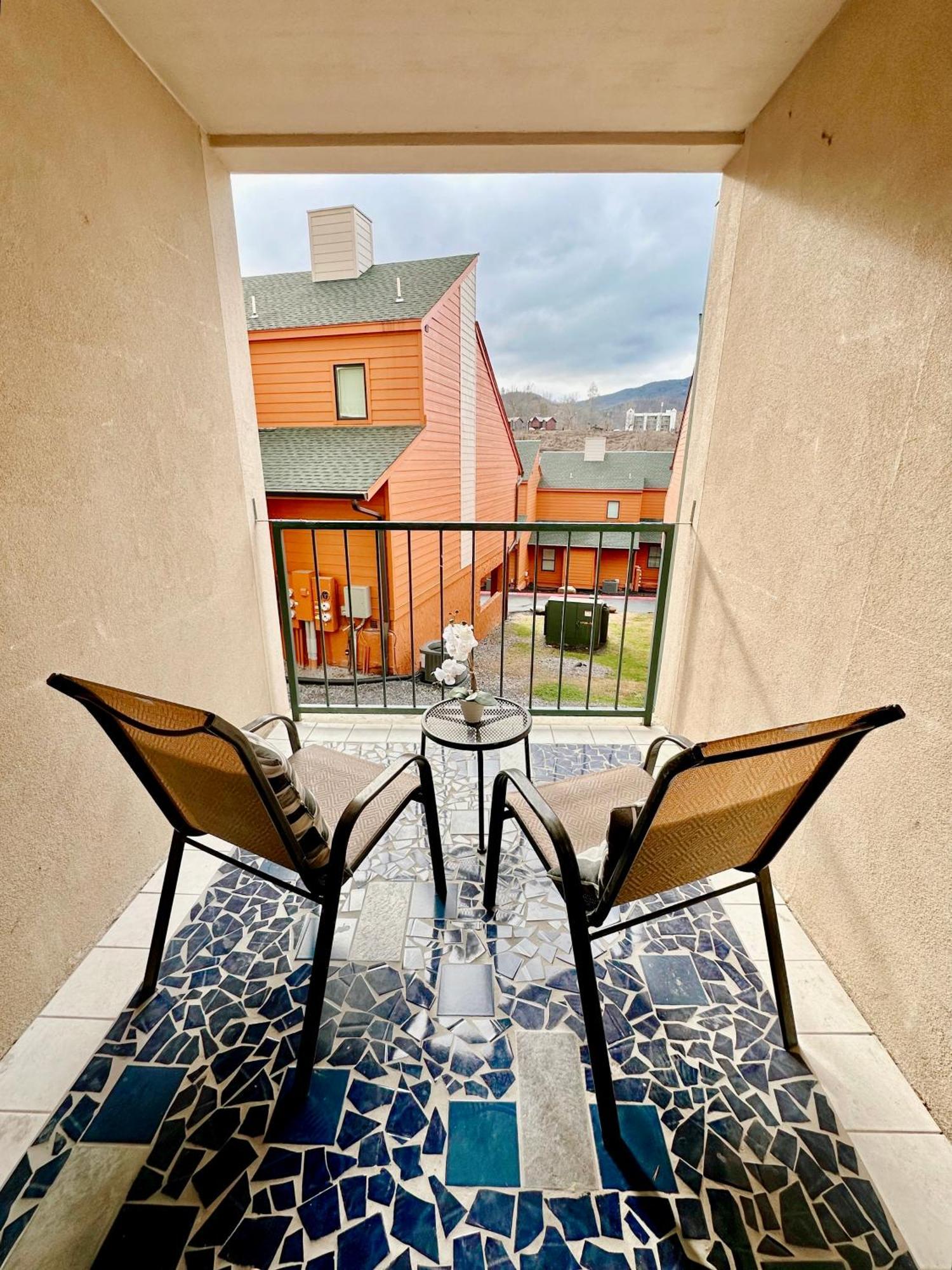 Smoky Hue By Kabino Walk To Downtown/ Anakeesta Shared Pool Ac Holiday home