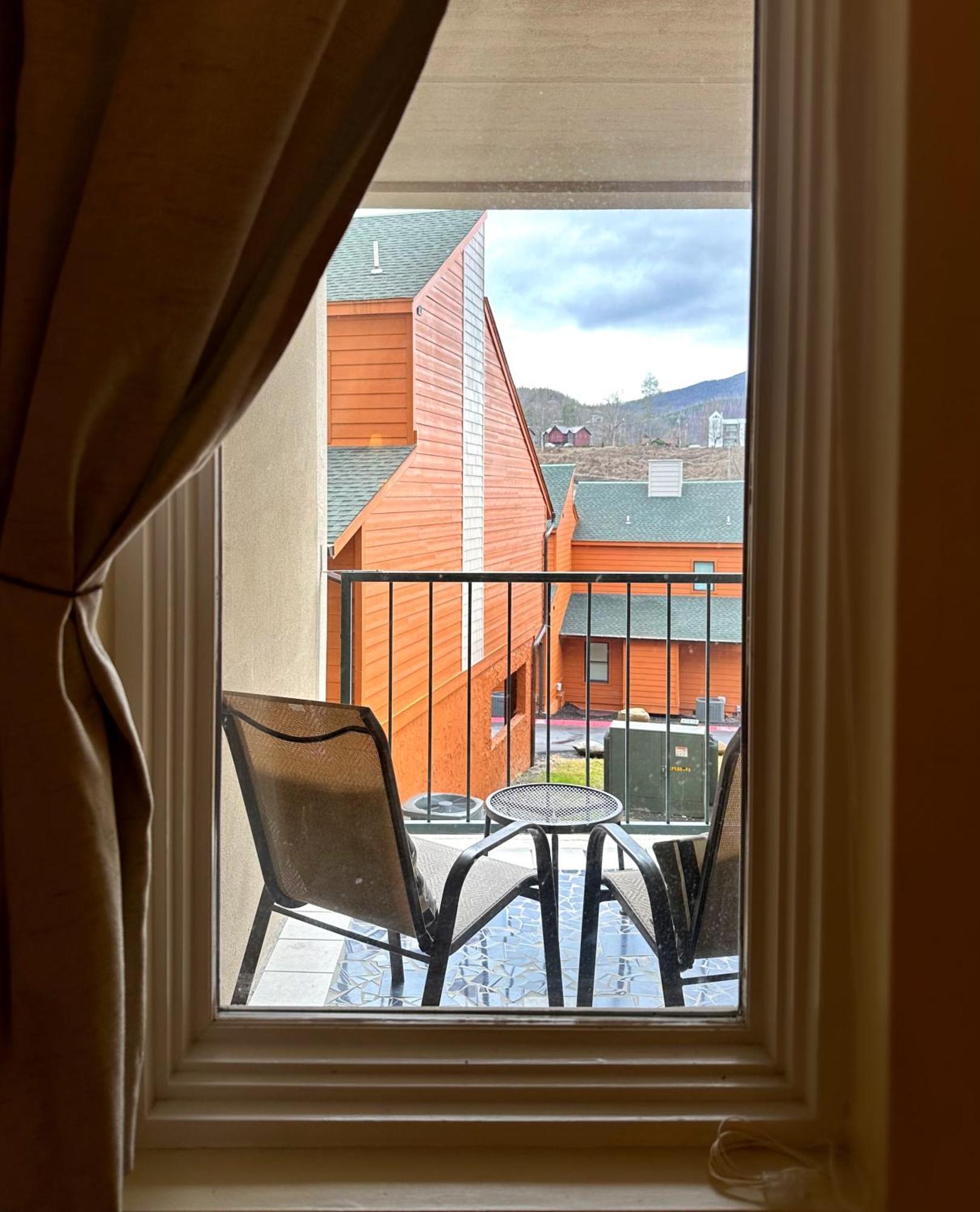 Smoky Hue By Kabino Walk To Downtown/ Anakeesta Shared Pool Ac Holiday home *