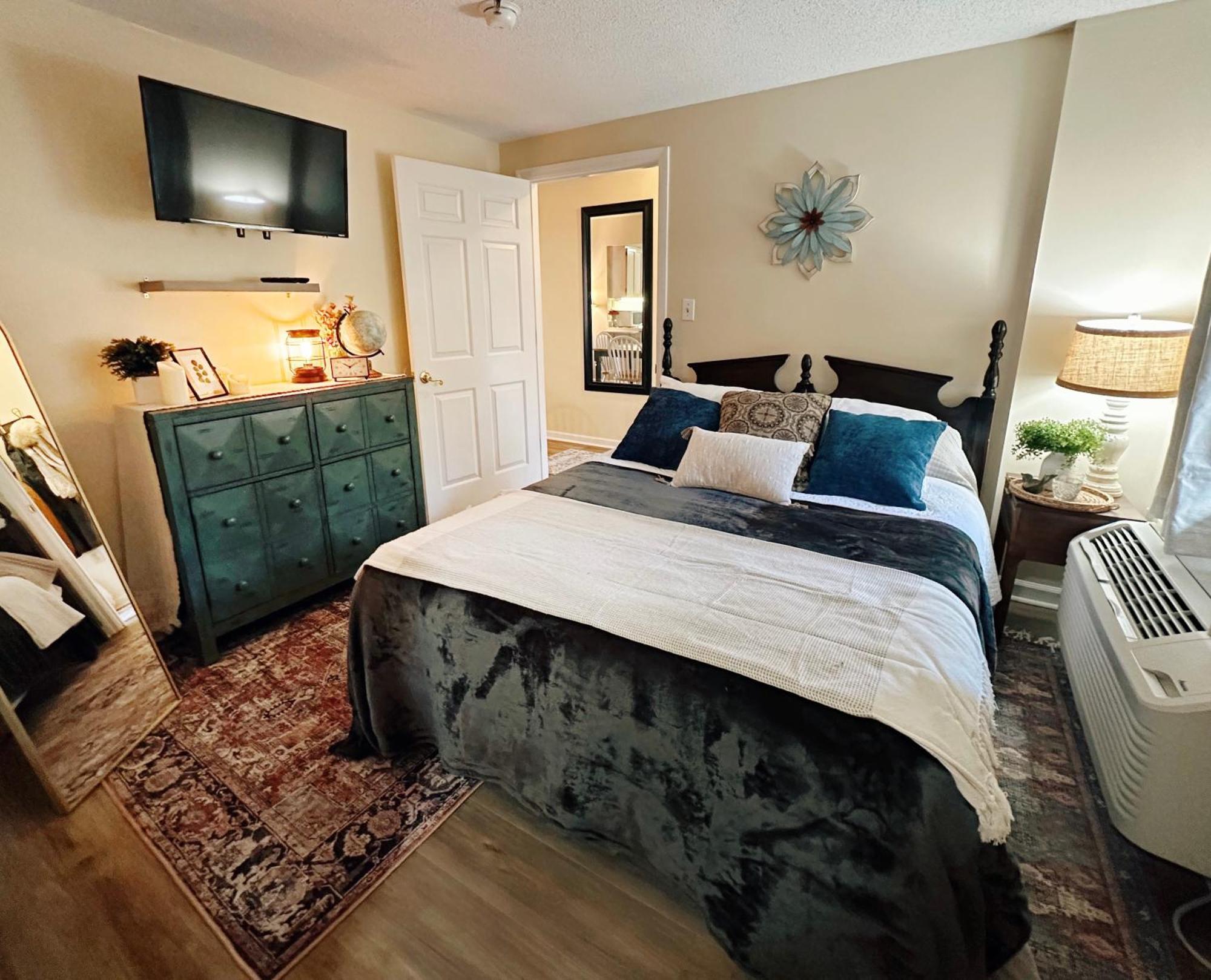 Smoky Hue By Kabino Walk To Downtown/ Anakeesta Shared Pool Ac Holiday home