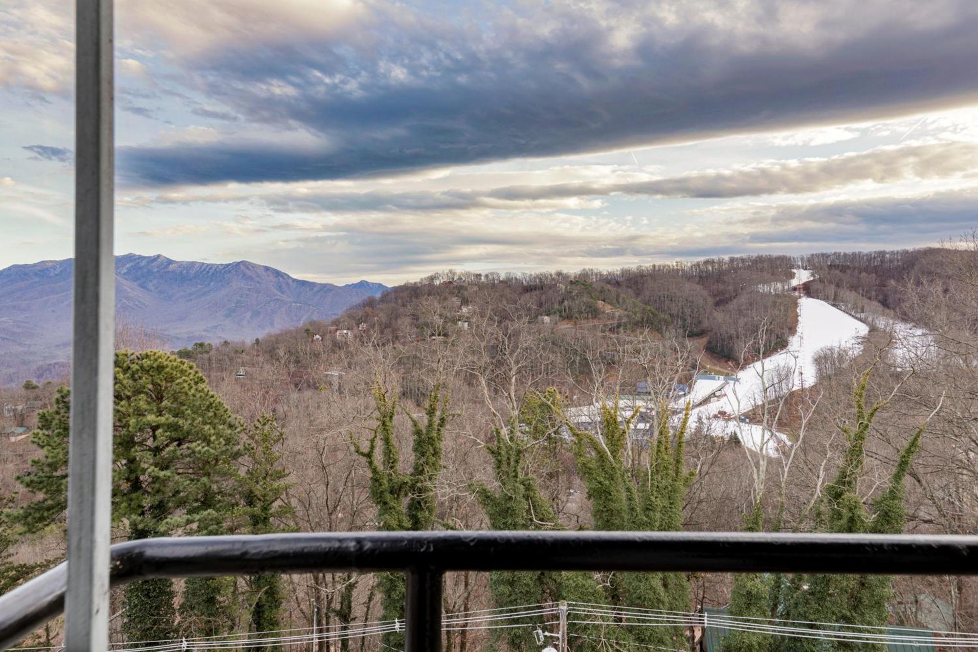 Apartment Summit Smoky Mountains View