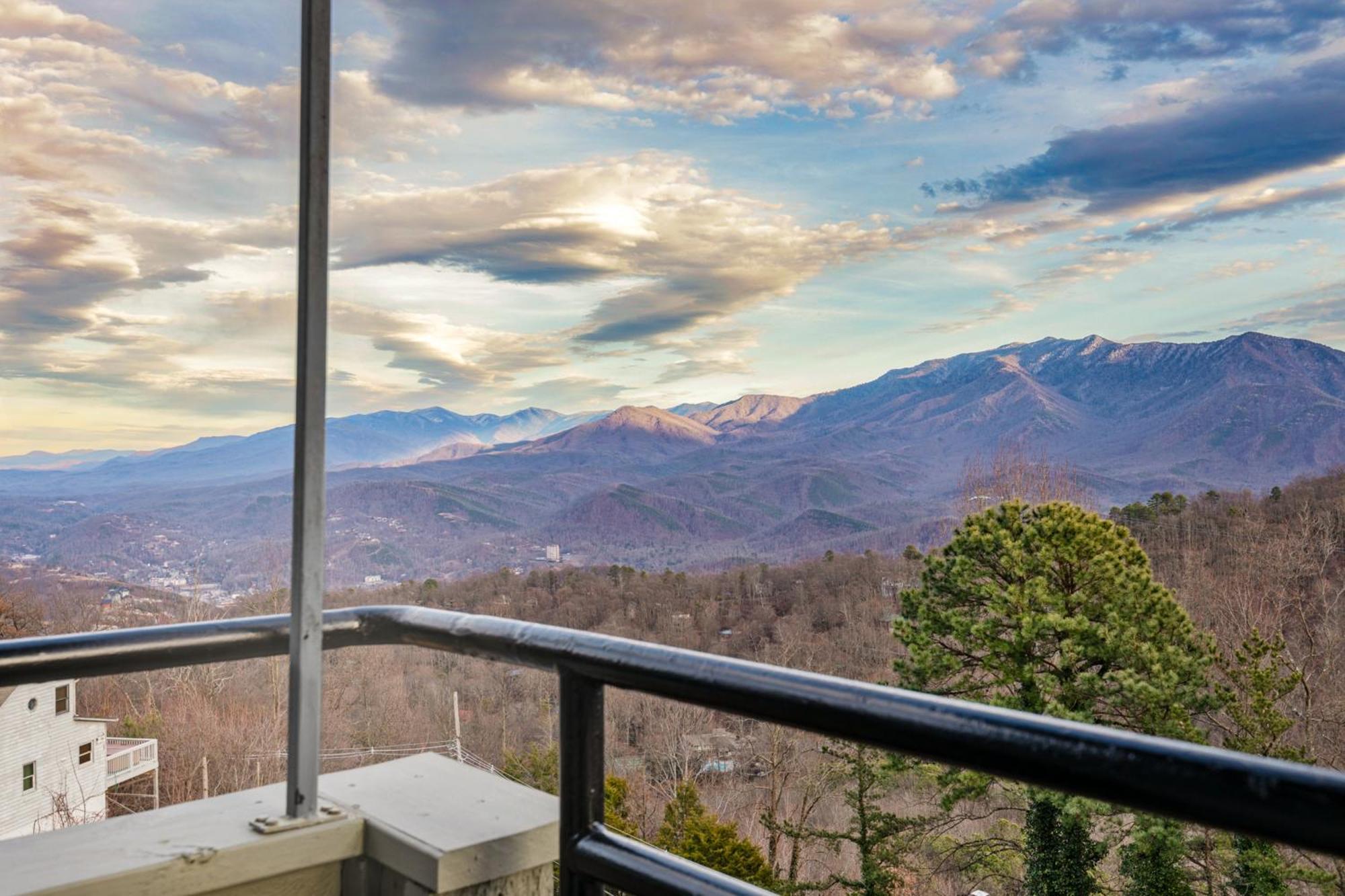 Summit Smoky Mountains View Apartment *