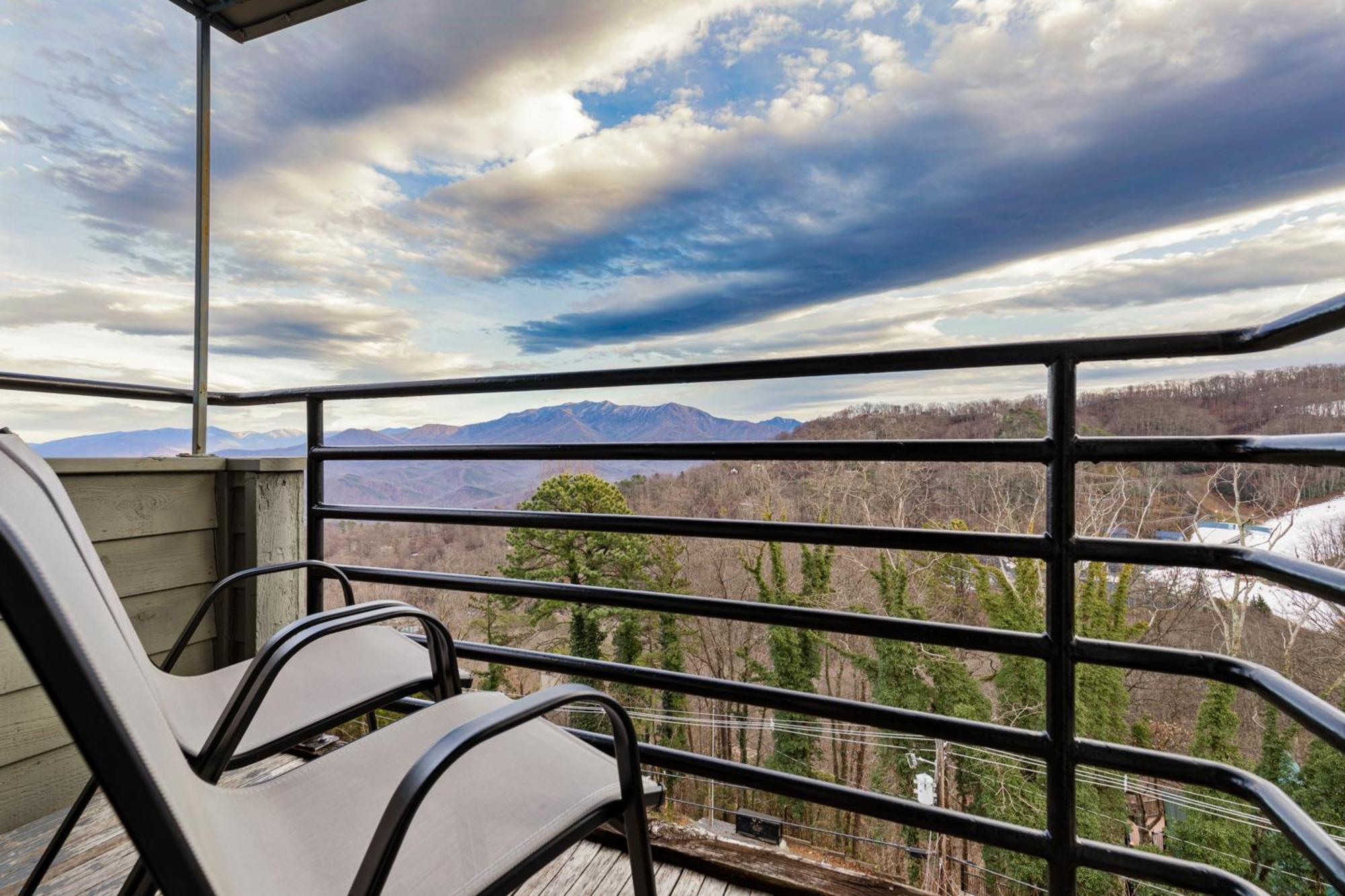 Apartment Summit Smoky Mountains View