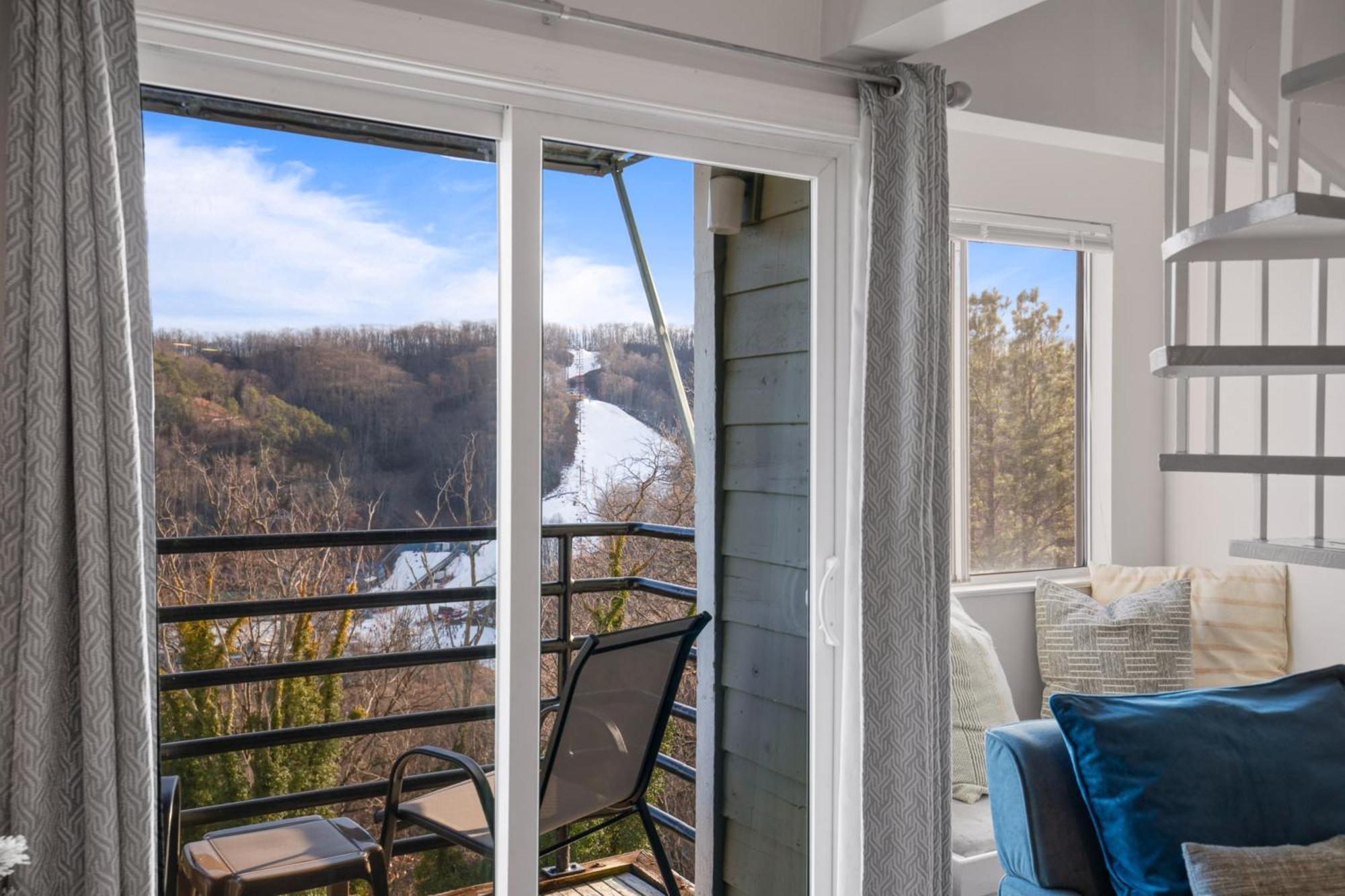 Summit Smoky Mountains View Apartment *