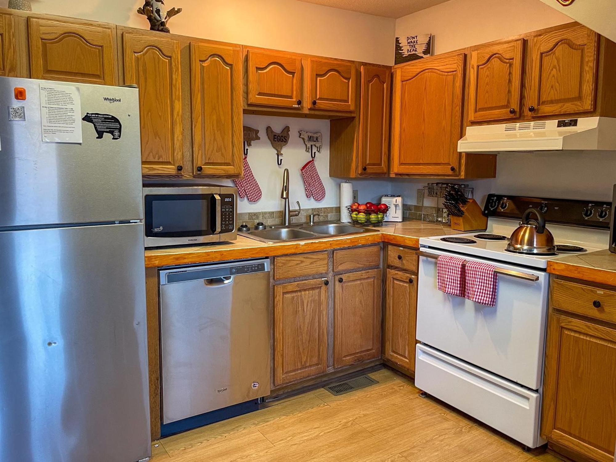 Heavenly View - Bear Themed Cabin, Hottub, Dog-friendly, Near Gatlinburg