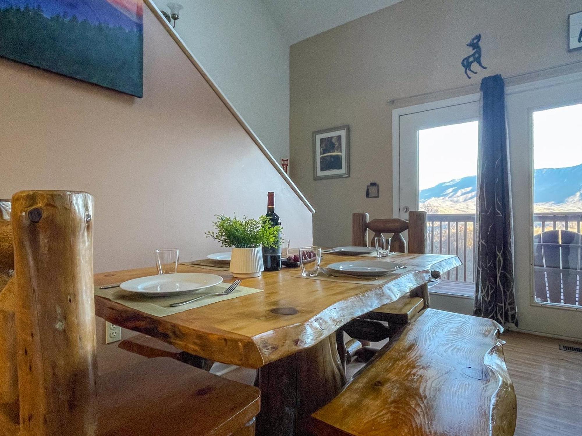 Heavenly View - Bear Themed Cabin, Hottub, Dog-friendly, Near Chalet