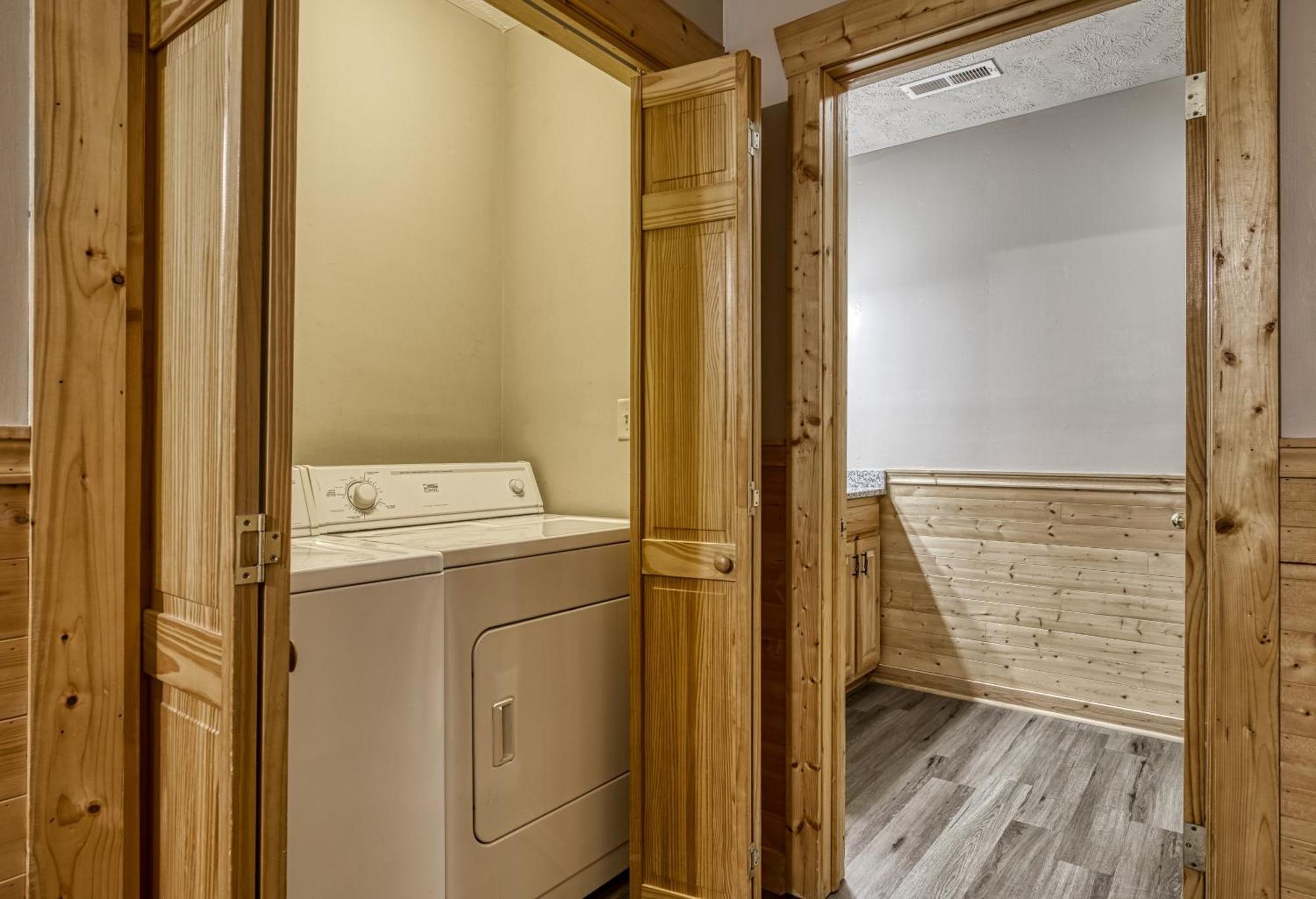 Up & Away, Hot Tub, Game Room, Wifi, 1089 Free Tickets Each Paid Day, Dollywood And Holiday home