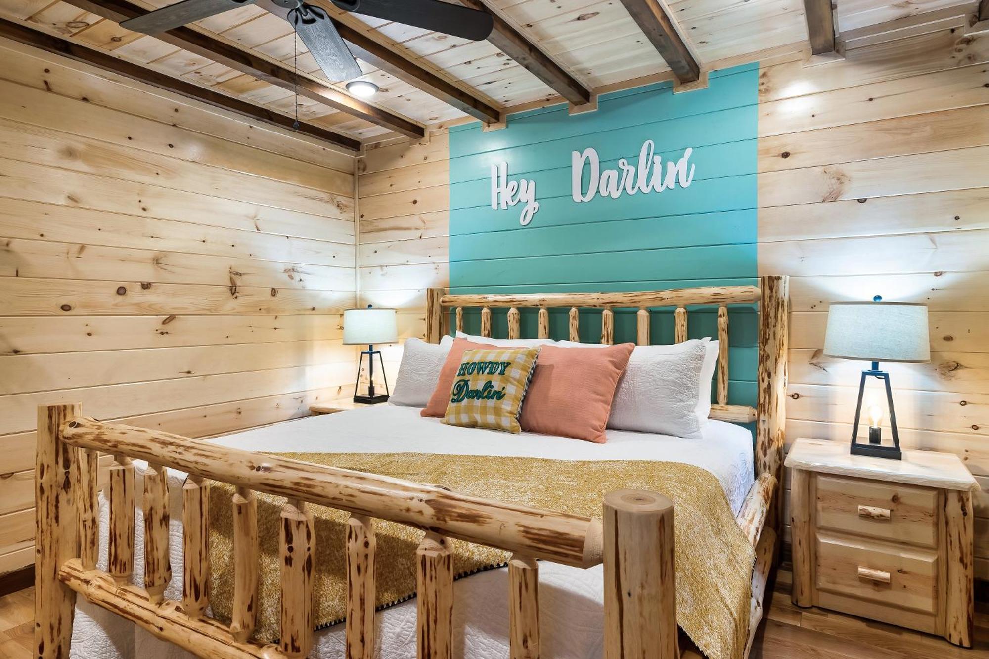 Dolly's Cute Cabin: Smoky Mountain Retreat With Hot Tub And Game