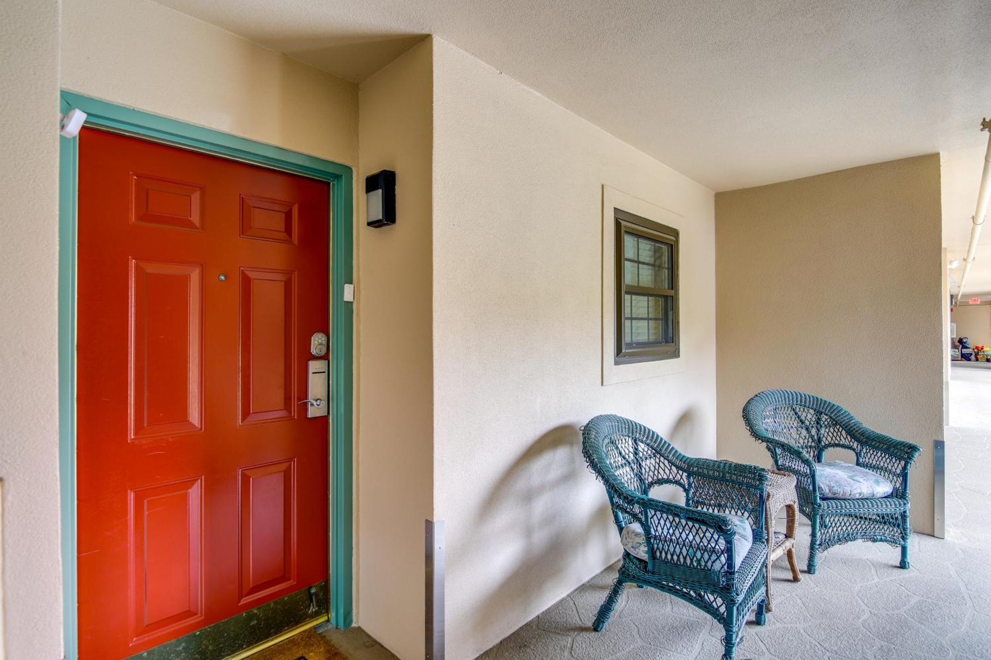 Newly-renovated With Mtn Views - Walk To Dtwn! *