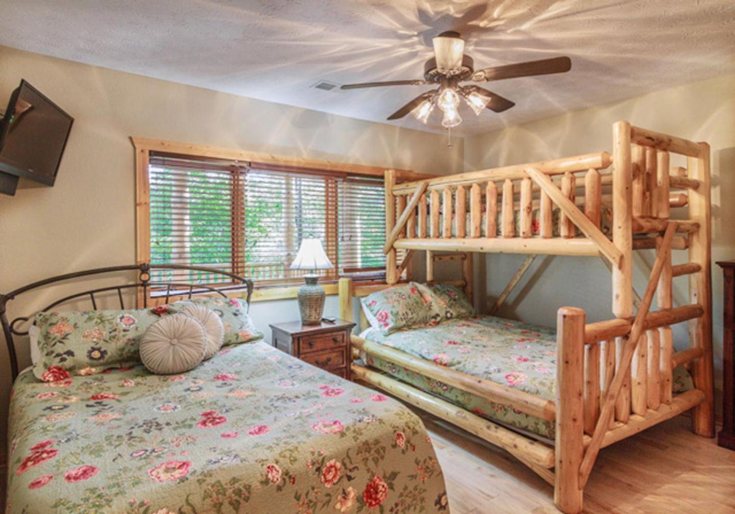 Big Bear Ridge Lodge: Mountain View Log Retreat Holiday home *