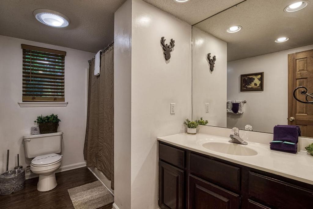 Moonshine Chalet, Hot Tub, Pool Access, Wifi, 1089 Free Tickets Each Paid Day, Dollywood And *