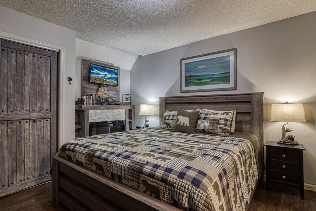 Moonshine Chalet, Hot Tub, Pool Access, Wifi, 1089 Free Tickets Each Paid Day, Dollywood And *