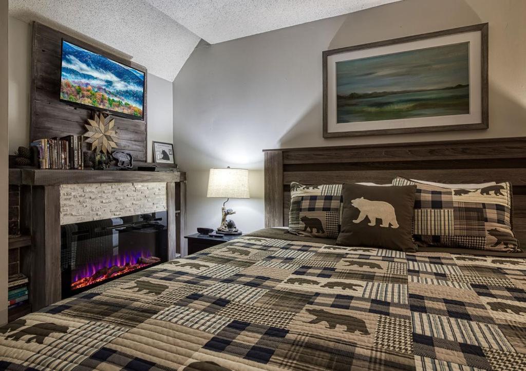 Holiday home Moonshine Chalet, Hot Tub, Pool Access, Wifi, 1089 Free Tickets Each Paid Day, Dollywood And *