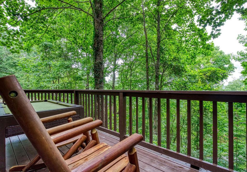 Moonshine Chalet, Hot Tub, Pool Access, Wifi, 1089 Free Tickets Each Paid Day, Dollywood And Gatlinburg