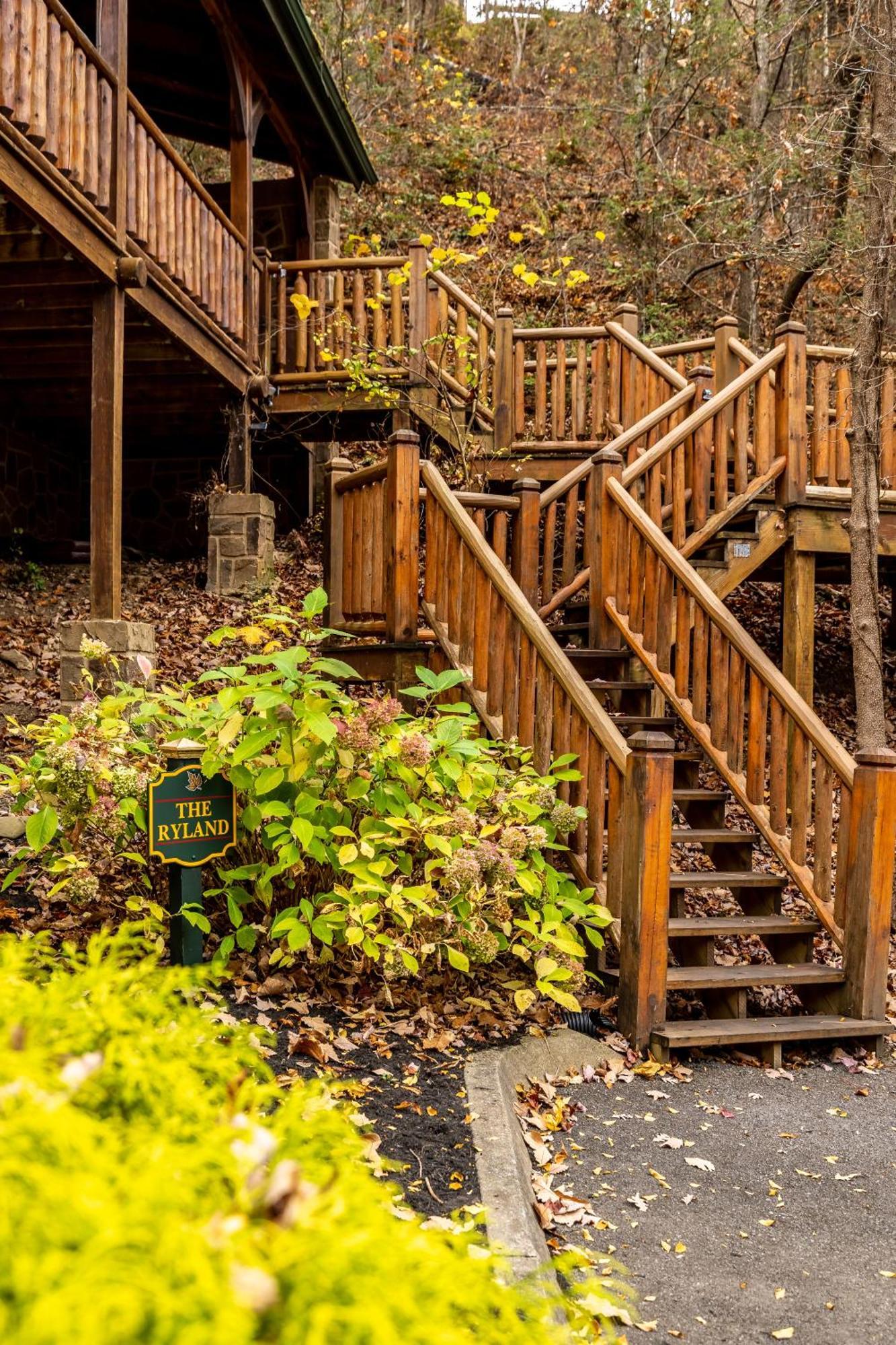 Holiday home And Play At The Ryland: Private Game & Community Pool Retreat *