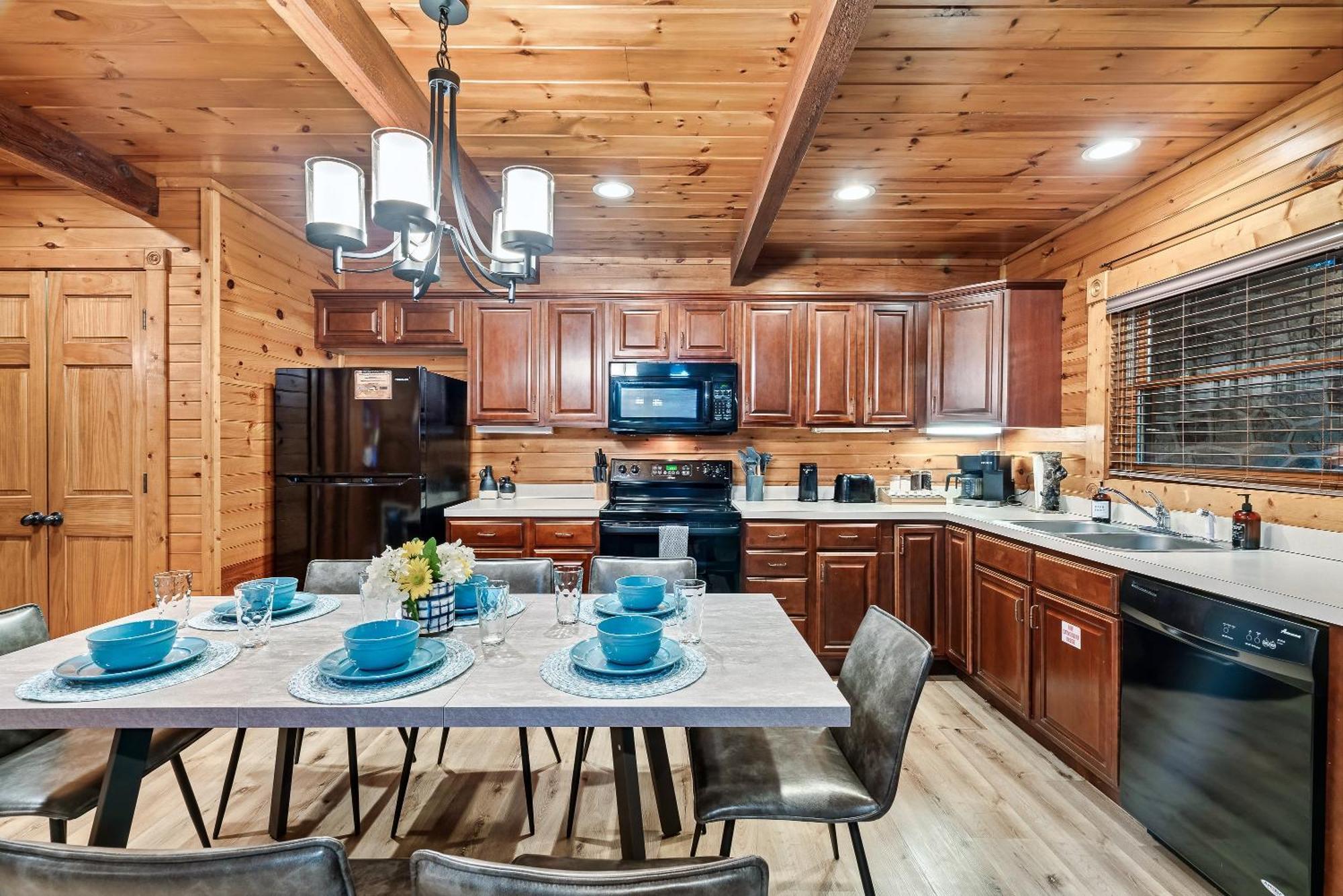 And Play At The Ryland: Private Game & Community Pool Retreat Gatlinburg