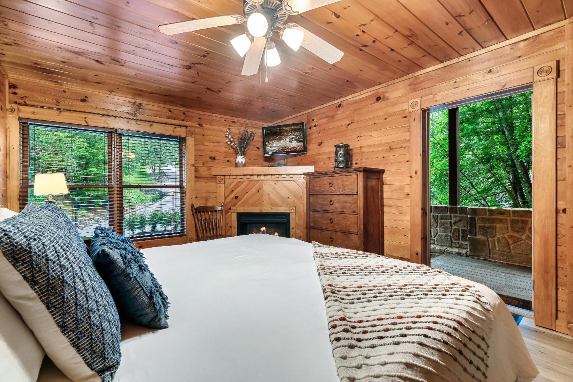 Holiday home And Play At The Ryland: Private Game & Community Pool Retreat *