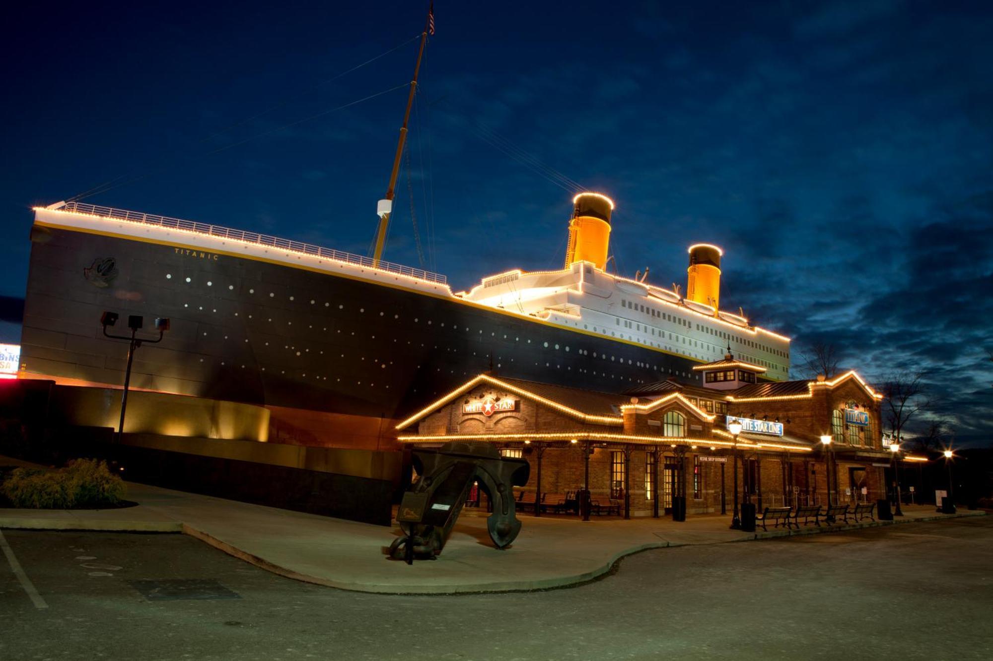 Moonshine Chalet, Hot Tub, Pool Access, Wifi, 1089 Free Tickets Each Paid Day, Dollywood And * Gatlinburg