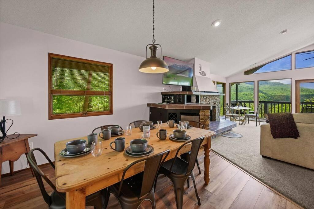 Holiday home Access To 3 Pools & Pickleball! View! Shuffleboard! Arcade! Hot Tub!
