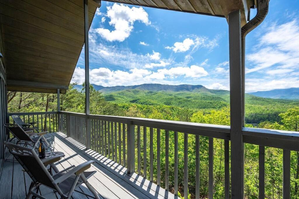 Holiday home Access To 3 Pools & Pickleball! View! Shuffleboard! Arcade! Hot Tub!