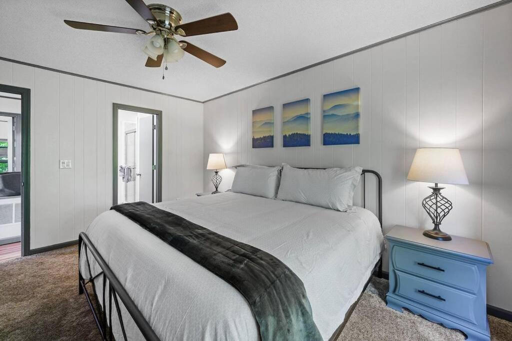Access To 3 Pools & Pickleball! View! Shuffleboard! Arcade! Hot Tub! *